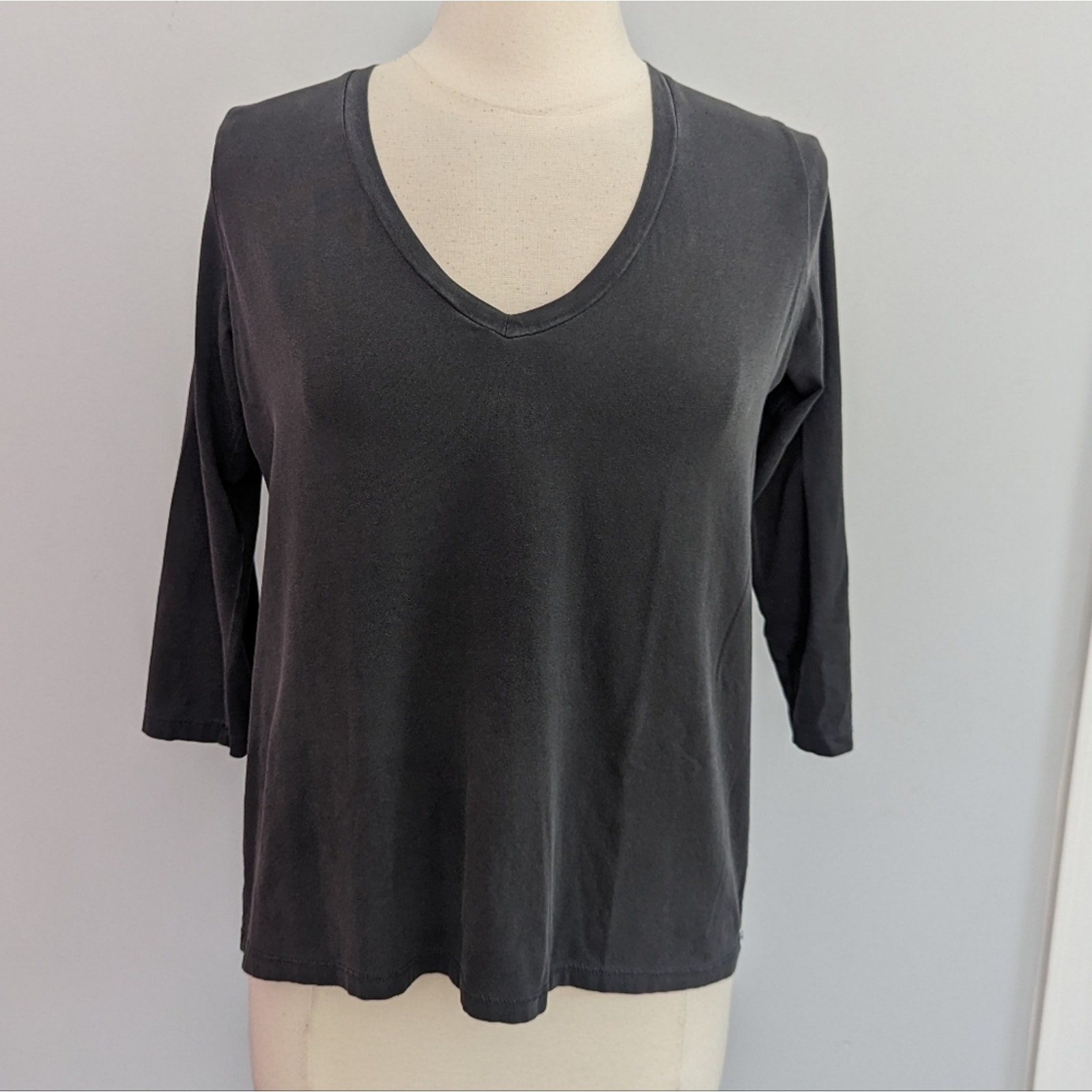 Majestic Filatures Deluxe Teeshirt Size 2 = Small Women's V-Neck Acid Gray Top